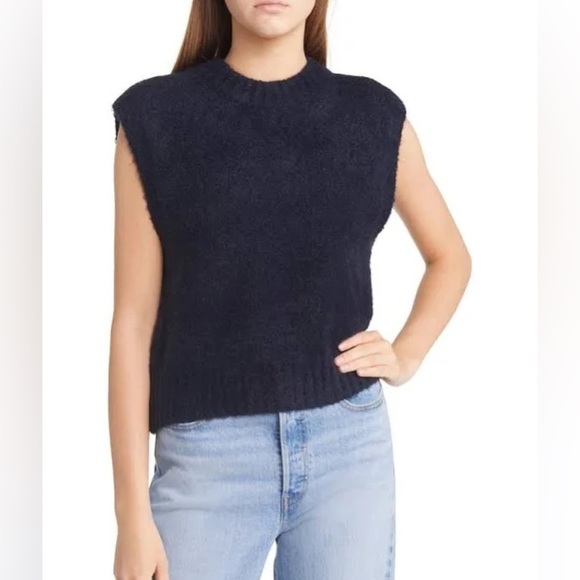 Madewell Tops - Madewell Bouclé Sweater Vest Size XS Navy EUC